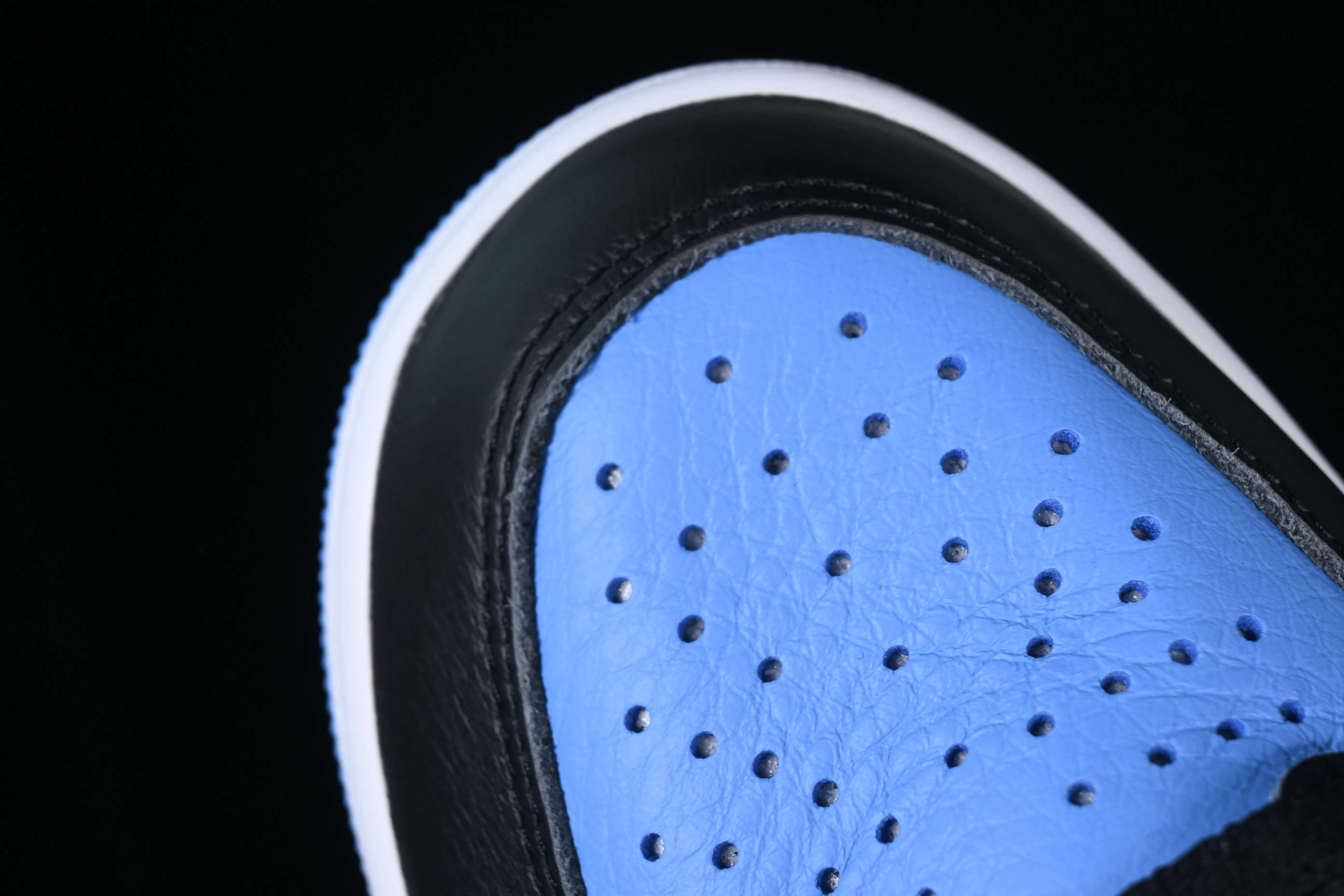 All categories Air Jordan Jordan series basketball shoes Air Jordan 1 High LJR version Air Jordan 1 High OG "UNC Toe" AJ1 Joe 1 black and blue toe DZ5485-400